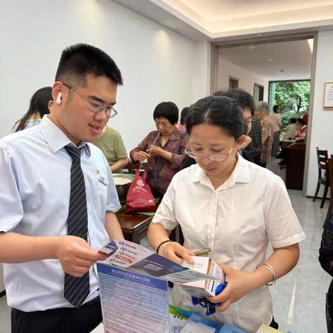 劳动者港湾+党建：宁海正学支行金融服务进社区 ‍