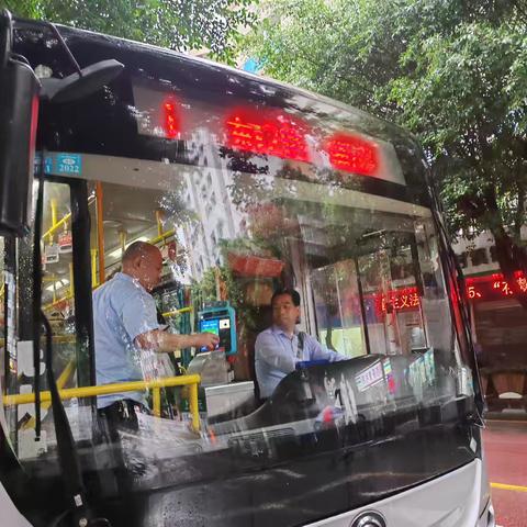 宣汉二路公交驾驶员：8月11日的温暖服务