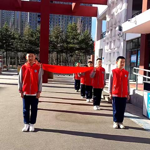 珍视地球资源 共绘绿色校园——十八校御东校区升旗仪式