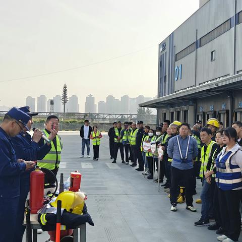 建章路小型站联合派出所深入辖区盒马生鲜开展消防演练培训工作