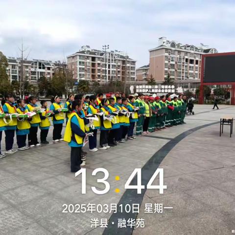 传承雷锋精神，共筑绿色家园：小手暖大手 “分”出文明风