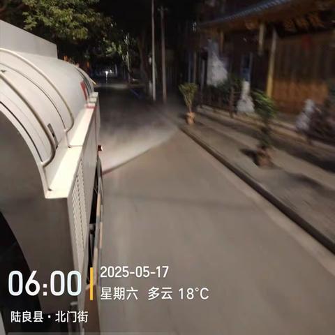当雨幕遇见水车：一场城市清洁的智慧交响