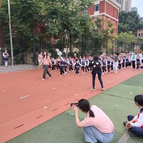 运动展风采，一起向未来——泰禹第二小学2304班秋季阳光体育运动会活动总结