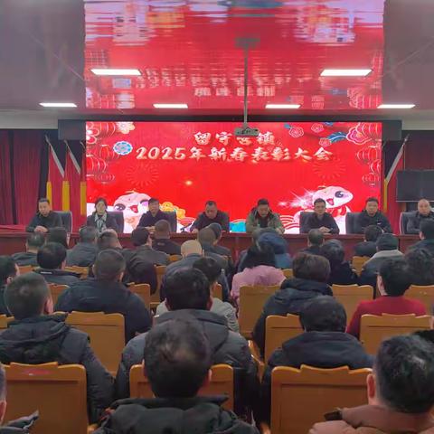 翰墨映新春 情暖百姓家 -周至老年大学举办迎新春春联义写活动