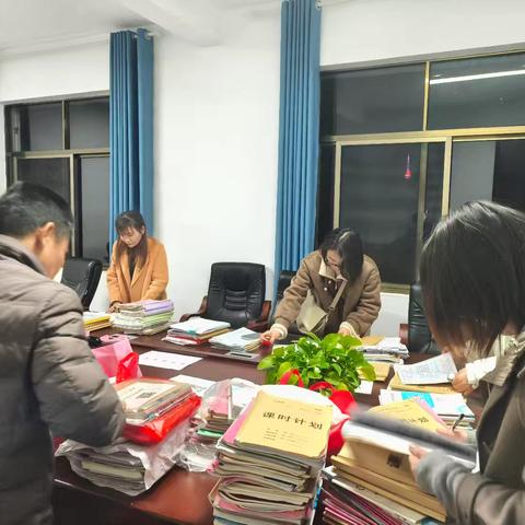 以检促优，以查促教——南丰县实验学校第三次教案、作业检查