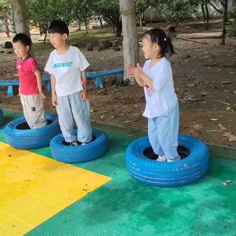 柳林镇中心幼儿园大一班日常活动分享