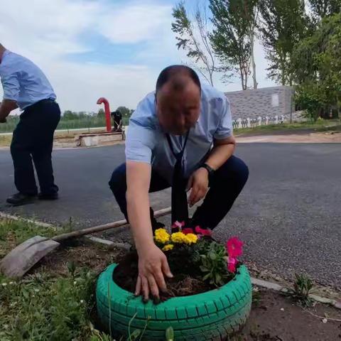 种植花卉 打造绿色收费站