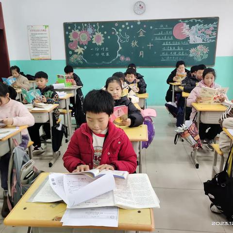 “校园飘书香，学生享书阅”——南牛小学读书活动