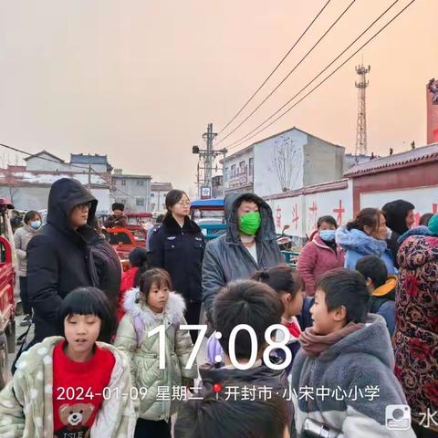 站好“护学岗”温暖“上学路”