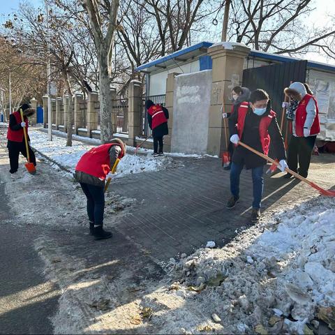 【双争】方村镇第二社区开展清理积雪行动