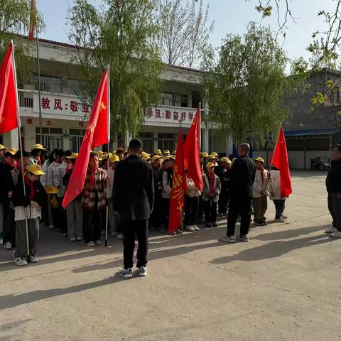 清明寄哀思，鲜花祭英烈 郑州航空港区观音寺小学清明祭英烈活动