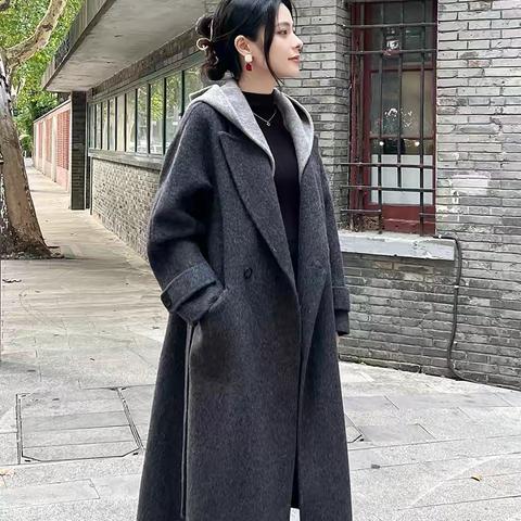 不知不觉，季节交换了主场。秋天已经打烊，冬季已经开场，接下来的温度，你需要一身暖暖的衣服来呵护，慕珂丽女装可以帮到您，不辜负客户，不夸大宣传，没有套路，只有真诚❤️