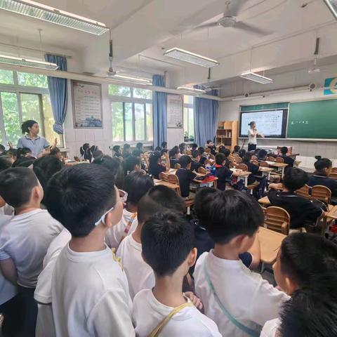 天山枫景幼儿园“初探小学，礼遇成长”参观小学活动