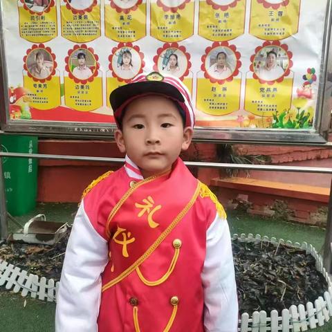 【陇县东南镇小太阳幼儿园 德育教育】爱国在我心，升旗润童心——第十二周中二班升旗仪式