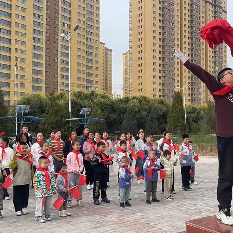 南街社区开展喜迎国庆：“升国旗唱国歌”活动