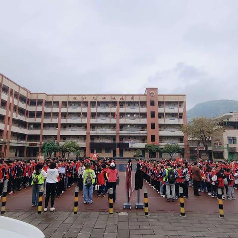 2024年重庆市沙坪坝区巴师附小学校五至六年级“向上而行·探寻山野之趣”主题研学活动