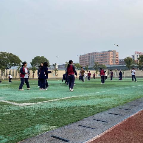 感受科学魅力 激发学习热情——江东中学八年级学生科教中心学习之旅