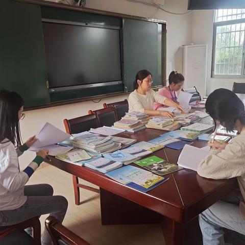 以常规抓教学，以检查促提升——洪岭小学第二次教学常规检查