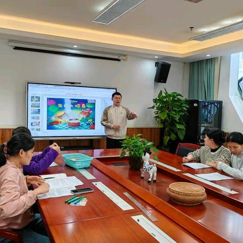 幼儿园大班数学绘本《生日大惊喜》研究课1:聚焦如何让幼儿辩识立体图形教学的优化探索