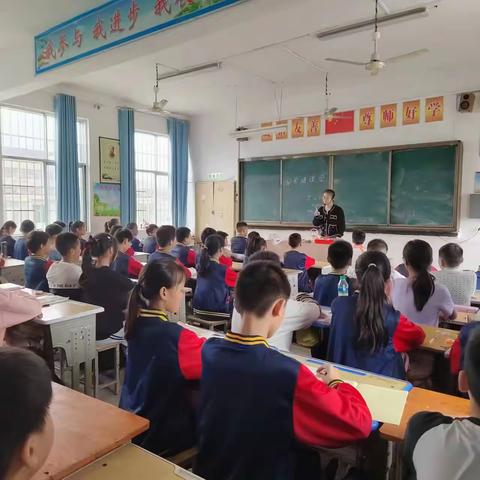 【活动有趣】家长进课堂，家校共育孩子成长——恩江小学六（4）班“瑜伽进课堂”活动