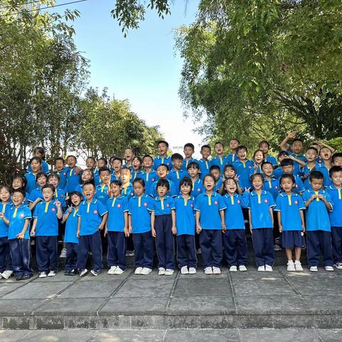 芒市七小一（2）班秋游记