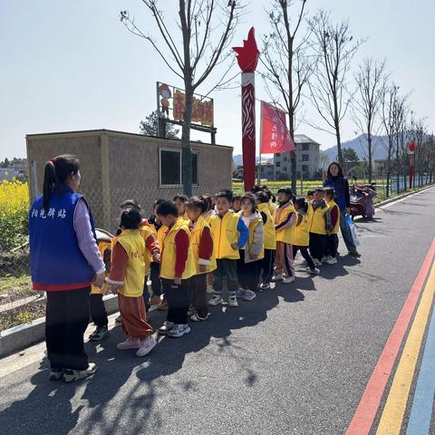 井冈山市拿山镇阳光驿站开展“春日寻趣 共赴暖阳”户外主题活动
