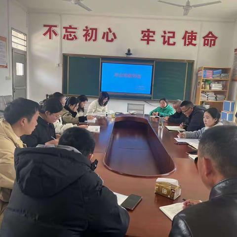 携手并进 共铸辉煌——上十岭学校毕业班教师会