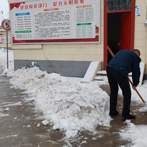 安阳市殡仪馆迅速行动，全力清扫积雪