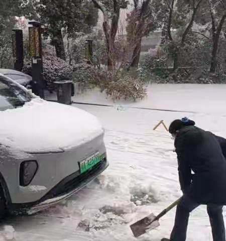 武汉马鹦路支行 | 凝心聚力清积雪，迎寒而上情正“农”