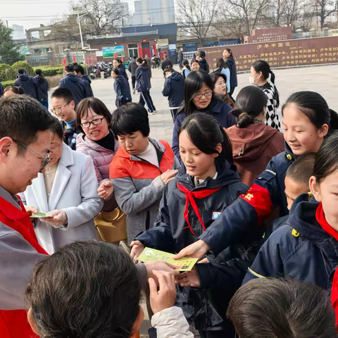 乡贤街水门社区 ‍开展三个”十小事”——“春风送暖，分类先行”宣传主题实践活动