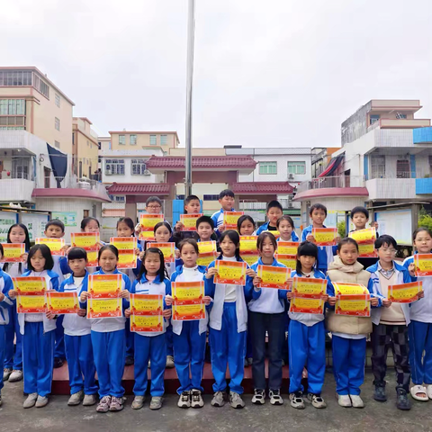 《表彰树榜样，安全伴成长——新圩学校期末表彰大会暨寒假安全教育专题活动圆满举行》