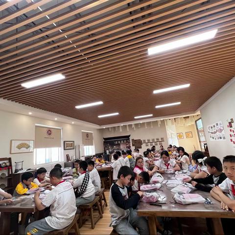 非遗传承 生生不息———株洲市何家坳小学中国字工坊六年级第一课