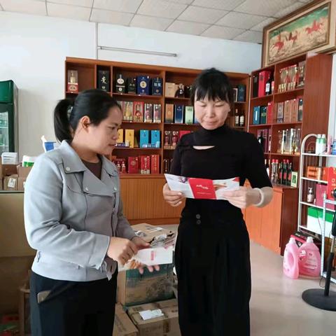 筑牢诚信经营理念 —滨海社区开展“诚信宣传进商铺”活动