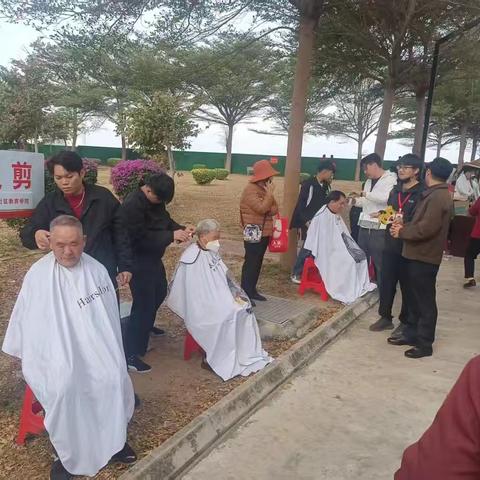 共建自贸港，文明靓东方：公益活动温暖滨海社区老人心