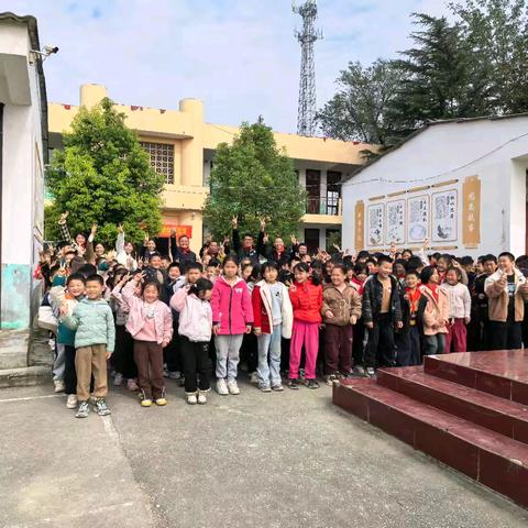 "书香润童心，爱心暖校园"——陈寨庙小学图书捐赠活动纪实