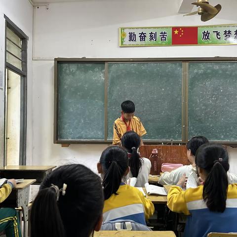 书声朗朗，书卷飘香” ——泗水小学五年级诵读系列活动（三）