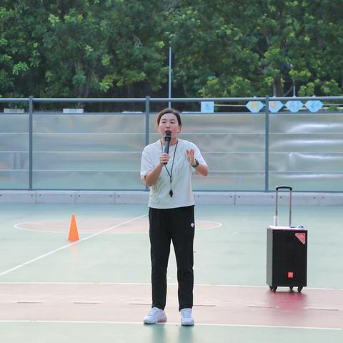 秋光明媚，共享运动乐趣 ——宝岗小学教职工趣味运动会