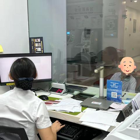 【晋江分行安海成功支行】延时服务显真情，贴心助老获赞誉