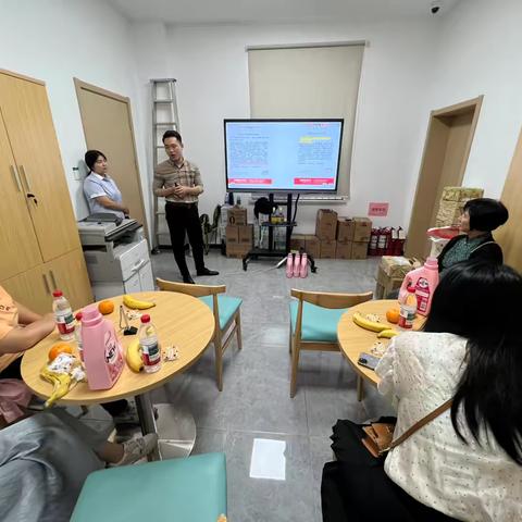 零售金融部协助杭集支行举办财富业务讲座暨老客户回馈活动