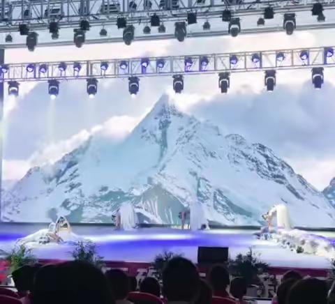 律动雪山  舞动青春 艺术绽放风采