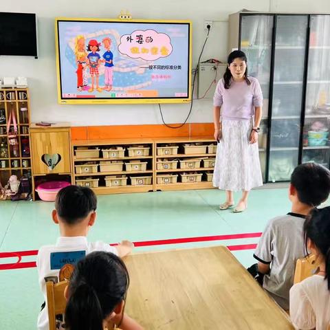 纽扣分类 趣味课堂 ﻿——洛宁县直幼儿园大三班六月份家长进课堂