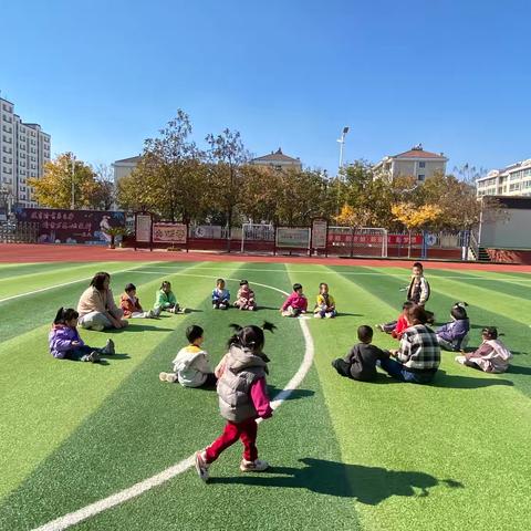 初冬暖阳，向美而行——诸城市东武小学附属幼儿园小二班一周精彩回顾