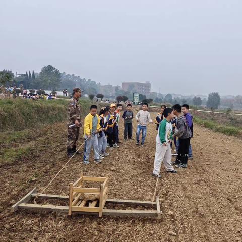 弘扬劳模精神 争当时代先锋 记孝南区黄香路小学四年级五班研学第一天