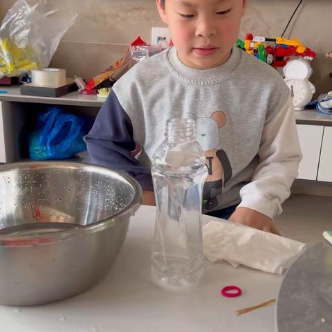 大家好，今天的小实验是《扎不破的纸》