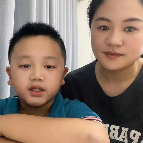 与书相伴   不负韶华——外国语小学暑假阅读活动成果展示