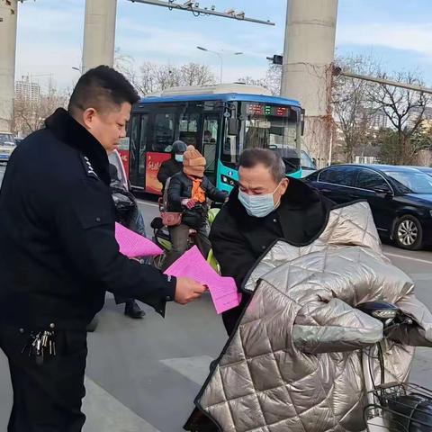 民警反诈宣传忙 群众反诈意识强