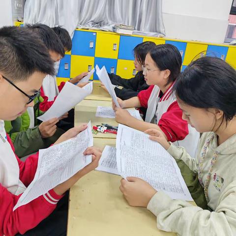 九8班第二次作文评讲（第一次小组评议作文）