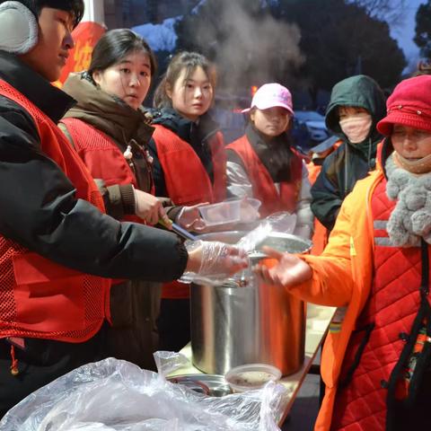 情暖腊八节     温暖老人心