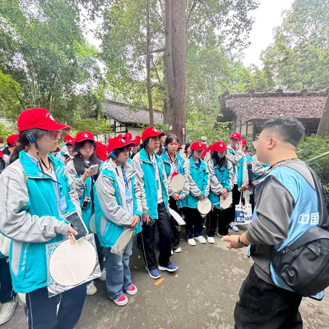 走进杜甫草堂，感悟千年诗韵与文化———汉滨高中高二（10）班研学活动