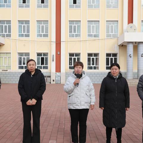 陈巴尔虎旗民族小学开展消防安全逃生演练及灭火器实操培训